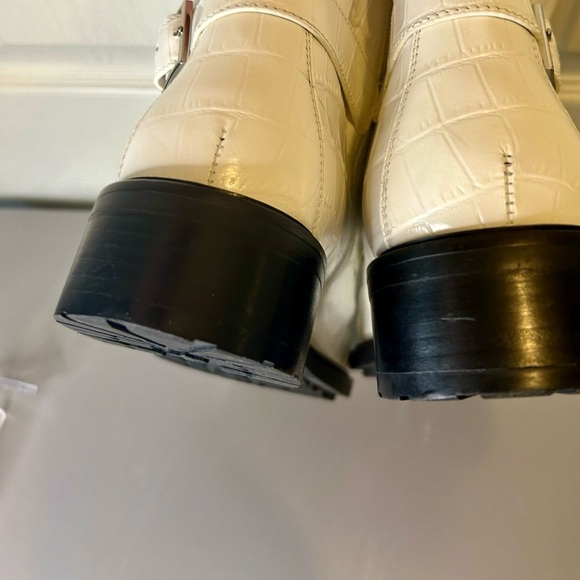 🤍”Aerosoles” Women’s Amie White Lace Up Ankle Boots w/Side Zipper& Chunky Sole🤍 - Picture 9 of 15